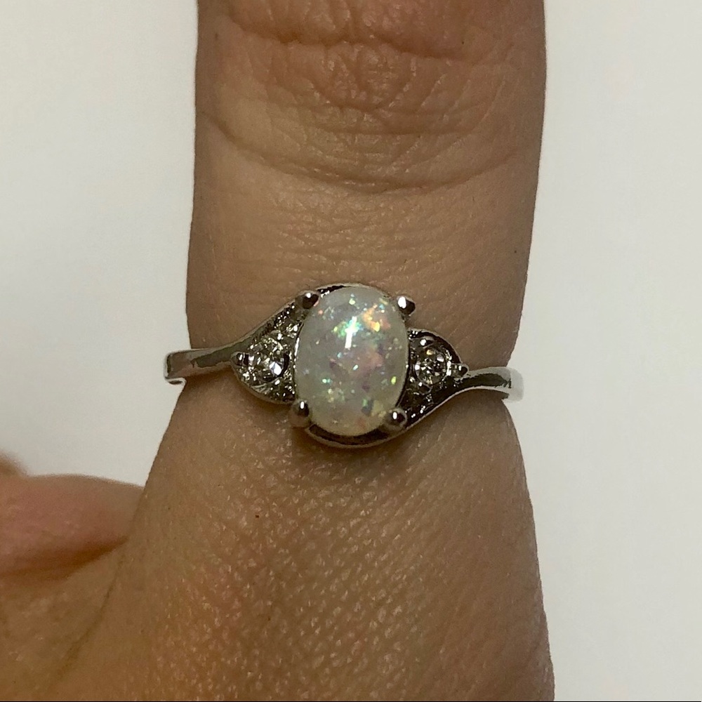 Women’s White opal gemstone ring